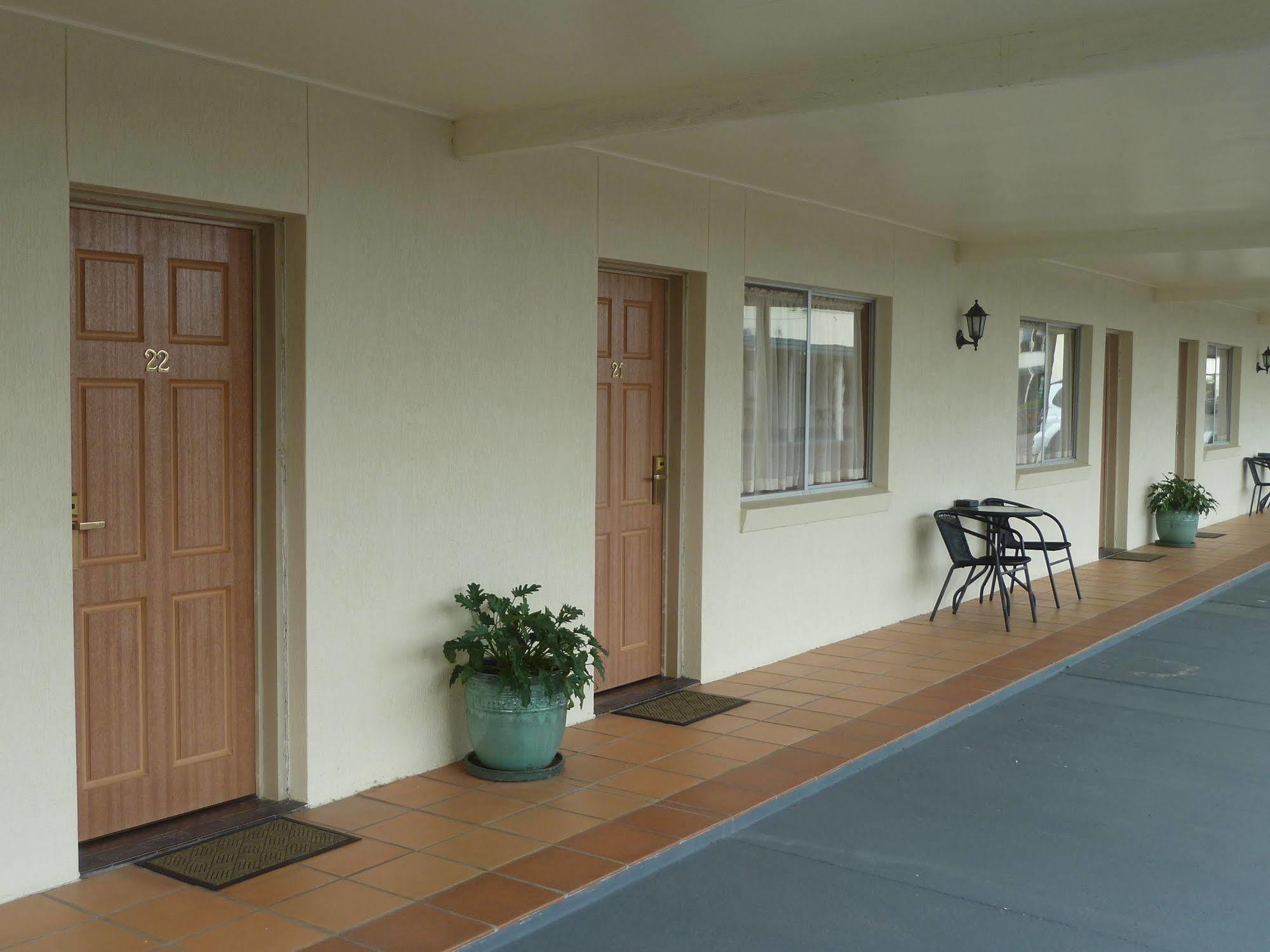 Mcnevins Maryborough Motel Exterior foto
